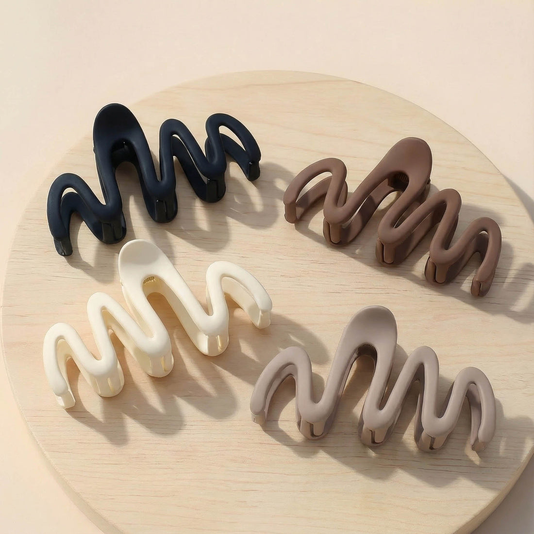 Matte Wave Snake Hair Claw